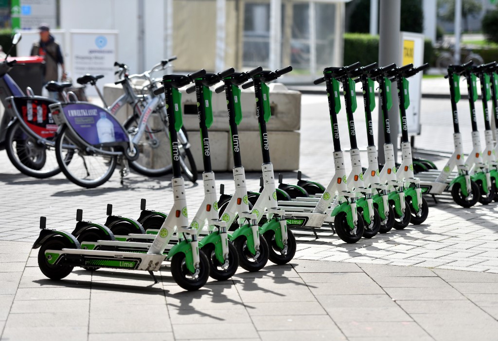 Mobility wars Lime escooters return to streets of Zurich
