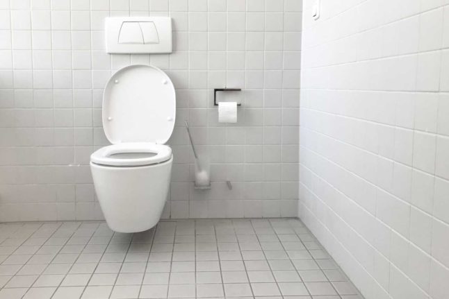 Swiss daily dilemmas: Can I flush my toilet at night?