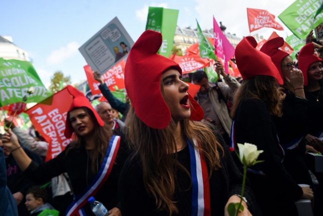 Liberté, égalité, paternité: Tens of thousands protest French IVF law for single women and lesbians