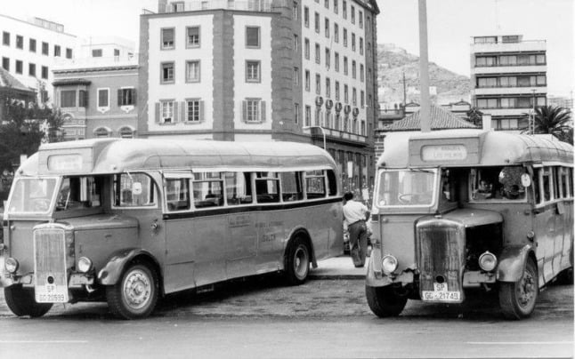 Why do people in Spain's Canary Islands call the bus 'la guagua'?