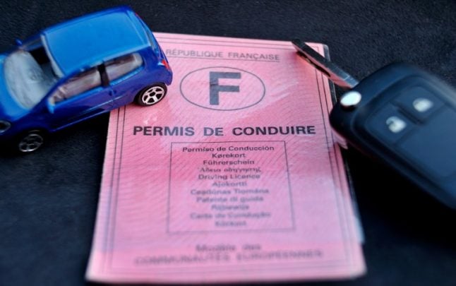 Can you really drive on an expired photocard licence in France?