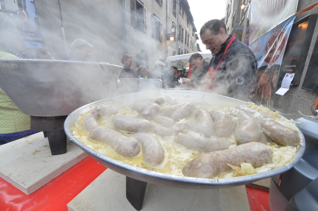 Rouen food festival will go ahead, despite pollution fears after
