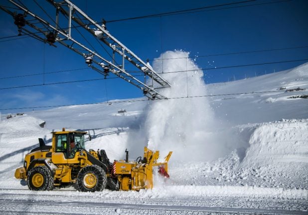 Winter is here: snow in central Norway causes road closures