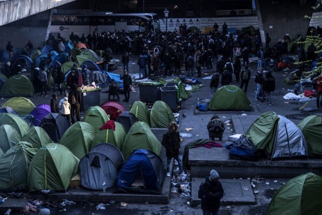 French police clear out sprawling migrant camps in northern Paris