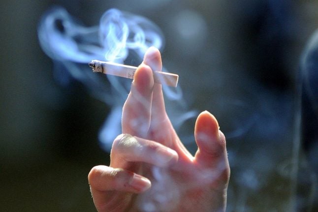 German doctors call for complete ban on smoking advertising