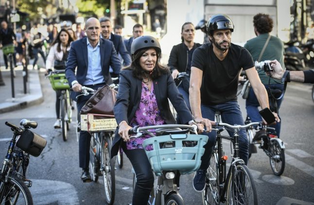Number of cyclists in Paris soars as car journeys decrease