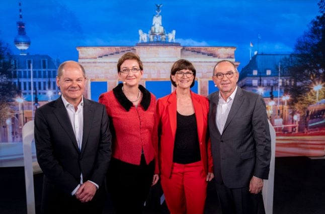 SPD hopes to revamp itself as voting for new leaders begins