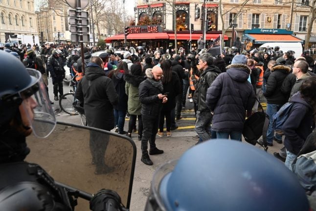 Paris police close more Metro stations after surprise demo from strikers