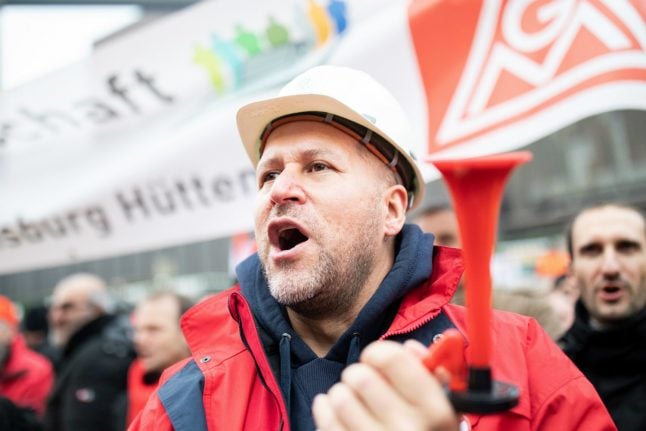Thousands of steel workers protest against German job cuts
