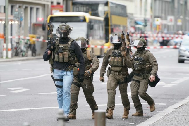 UPDATE: Police operation at Berlin's Checkpoint Charlie triggered by man with blank gun