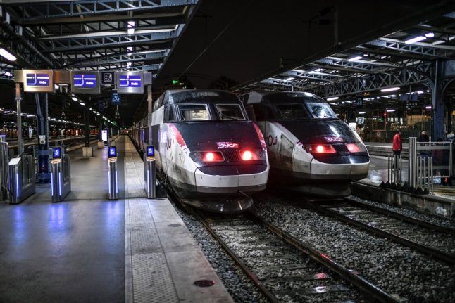 France strikes: More transport disruption on Sunday