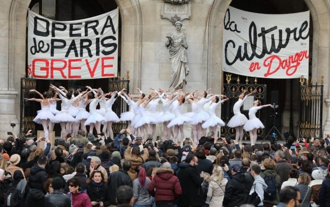 French government offers concessions to striking ballet dancers