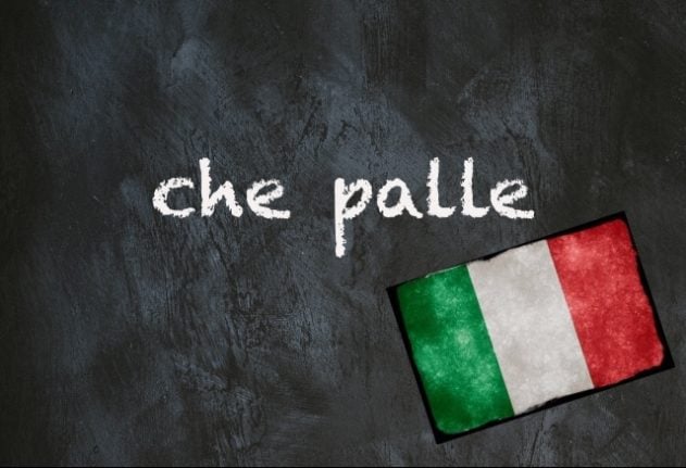 'Che palle' written on a chalkboard background.