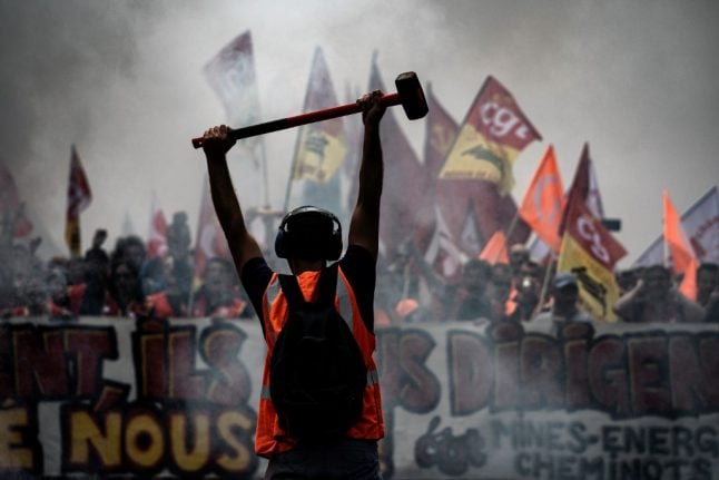 Striking in France - what are the rules and do strikers get paid?
