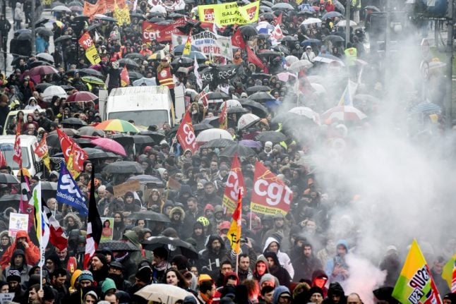 Paris set for weekend of protests and travel disruption as talks fail to break pension deadlock