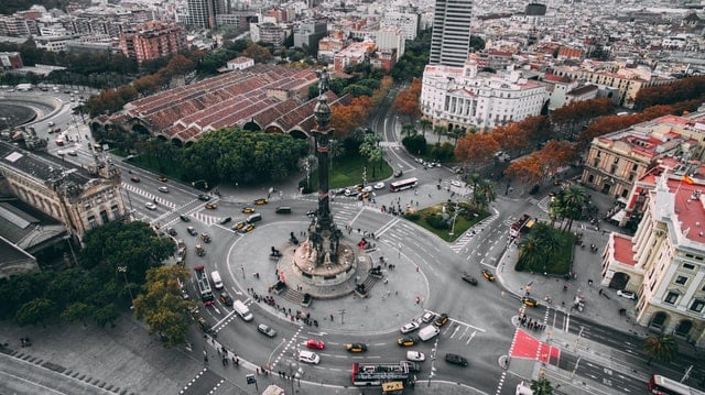 EXPLAINED: The rules for driving around roundabouts in Spain