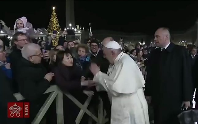Pope Francis apologizes for slapping woman’s hand
