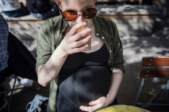 Pregnant women in Sweden warned to drink less coffee