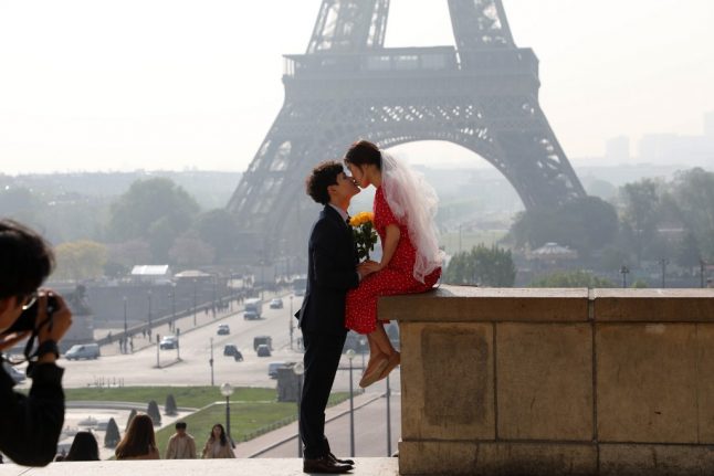 How to tackle online dating in France