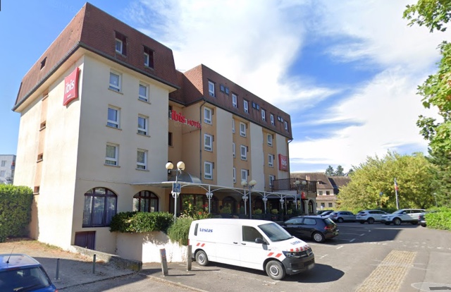 Coronavirus: Burgundy hotel on lockdown after death of Chinese man