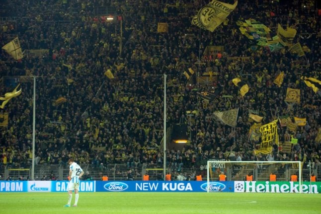 Beer sherpa: Dortmund fans offer free tickets 'forever' in return for beer-carrying duties