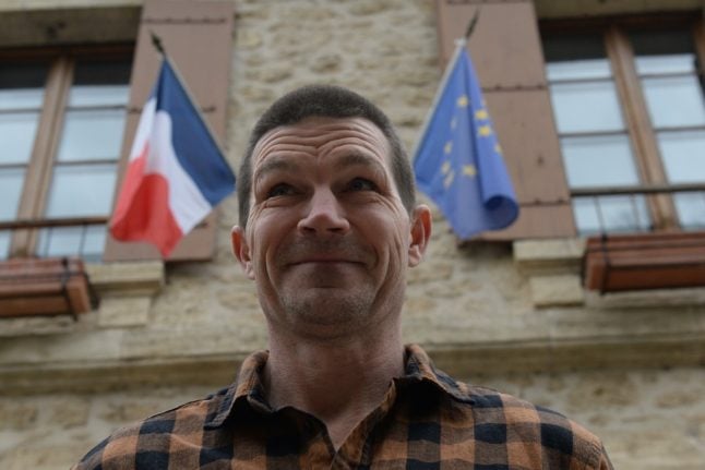 Thousands sign petition after Briton in Dordogne refused French citizenship
