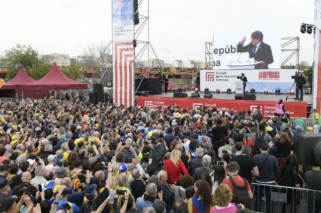 Exiled Catalan leader holds mass rally near Spanish border