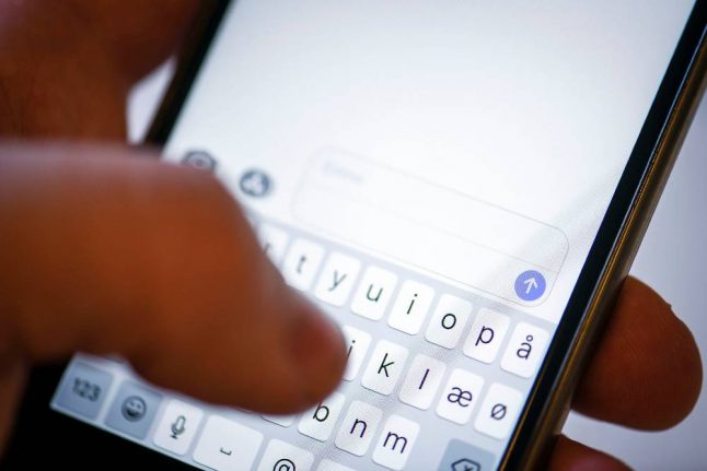 Danish mobile users receive coronavirus text message from police
