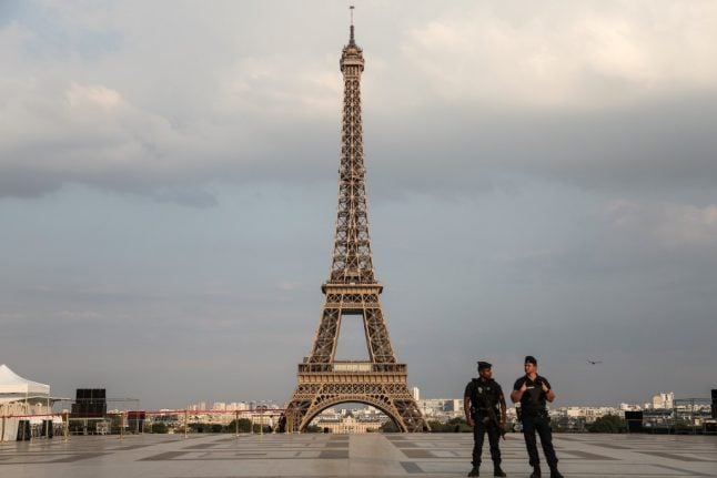 Eiffel Tower and other Paris tourist sites close doors over coronavirus