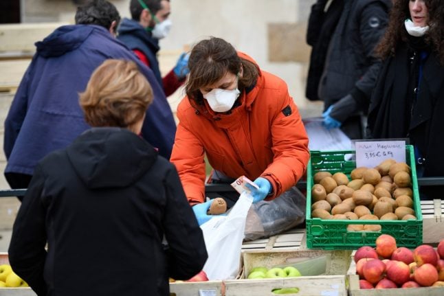 A quarter of food markets in France to reopen after coronavirus shutdown