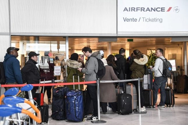 'Some Americans are paying up to $20,000 for last-minute flights out of France'