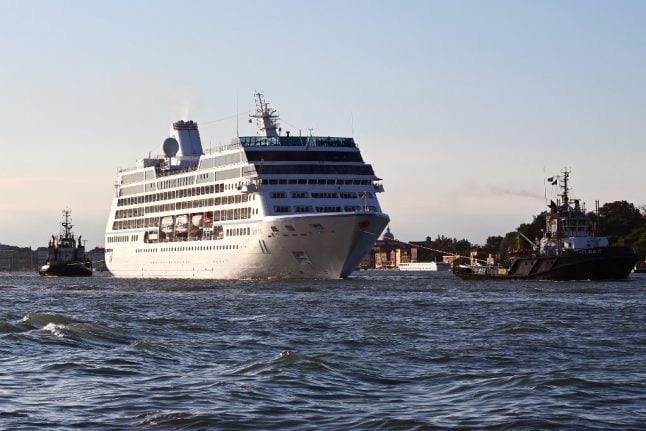 Italy closes all ports to cruise ships