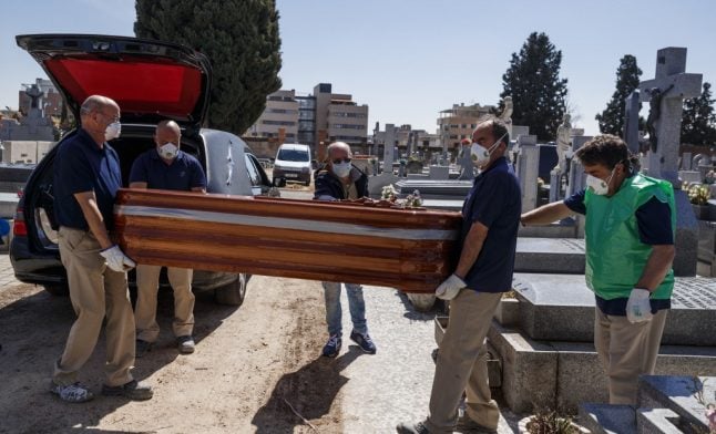 Coronavirus: Spain bans funeral ceremonies and limits burials to just three mourners