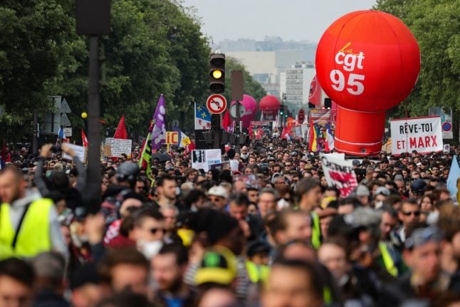 French unions call for people to demonstrate on their balconies on May Day