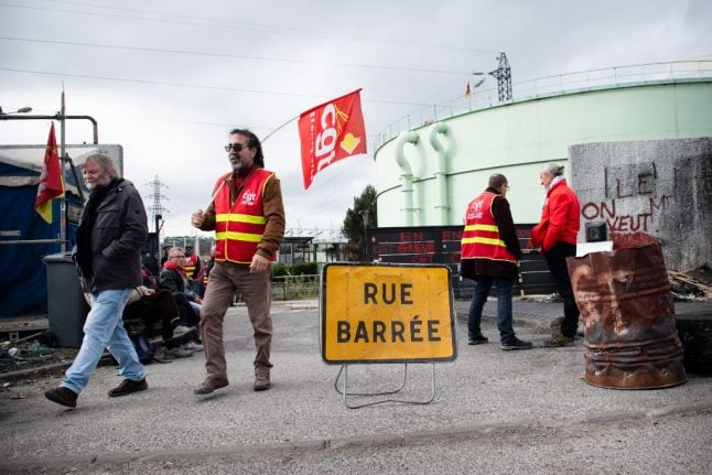 Unions in France threaten to strike in May over lockdown lifting
