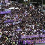 Should Spain’s govt have allowed Women’s Day march on eve of outbreak?