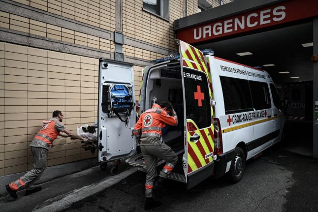 Coronavirus: France sees steep drop in number of hospital patients