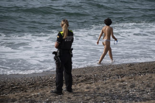 LATEST: First beaches reopen as lockdown eases across Spain