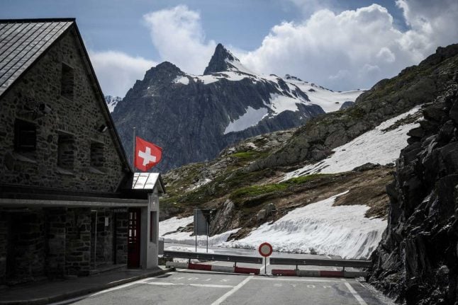 The form you need to cross the Swiss border for family reasons