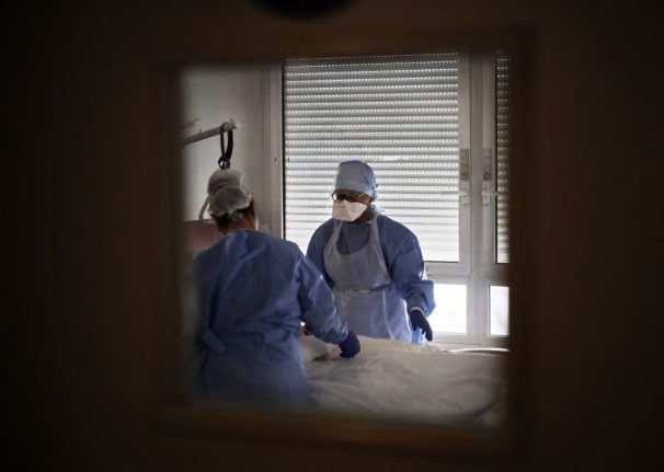 France's daily hospital death toll from coronavirus falls to 44 people