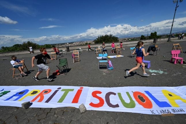 Can outdoor teaching enable Italy to safely reopen schools?
