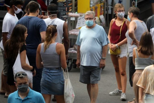 France to distribute 40 million free face masks to its poorest people