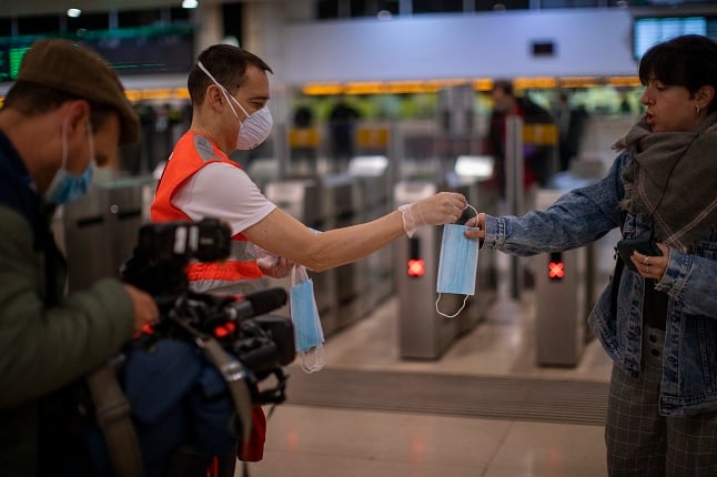 Swedish public transport operator to give out free face masks