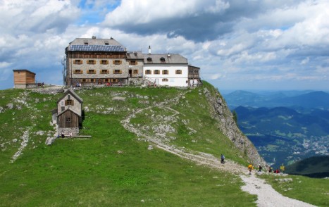 Bavarian Alps struggle under weight of coronavirus staycationers