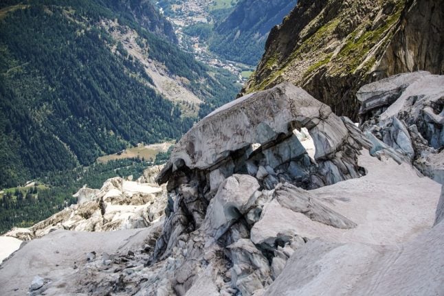 High alert as Mont Blanc glacier threatens to dump ice on Italian resort town