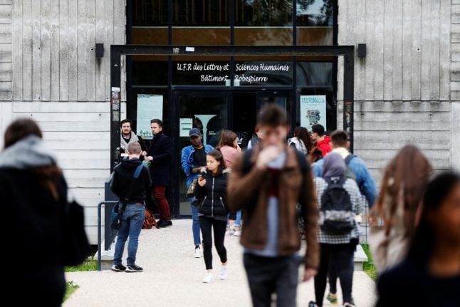 US students 'in limbo' over delays to French visas