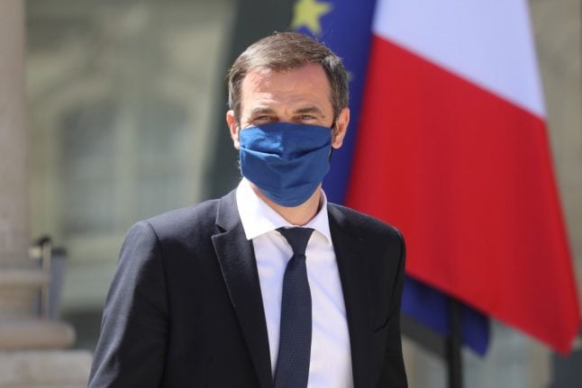 French told to 'stand firm' against virus and wear masks despite the heat