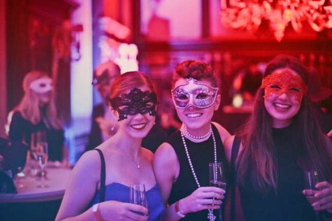 Swiss authorities retract report stating two out of three new coronavirus infections come from nightclubs or restaurants
