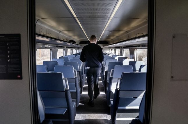 Danish rail company criticised after scrapping coronavirus seat reservation rule