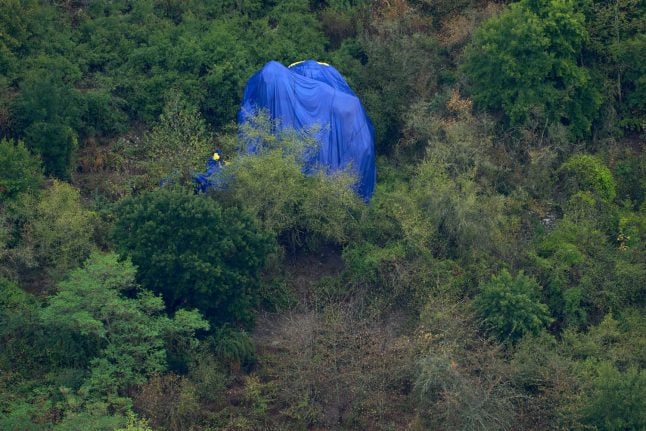 Pilot dies in hot air balloon crash in western Germany